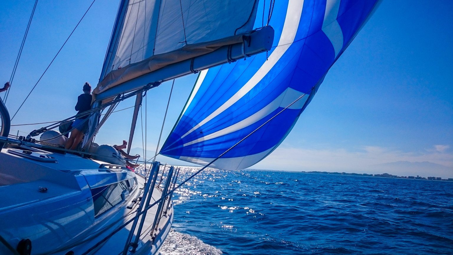 Can Sailboats Steer Themselves? Expert Review on Windvane Self Steering